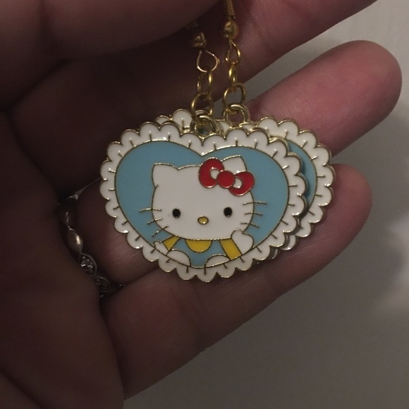 Hello Kitty earrings - Picture 1 of 2